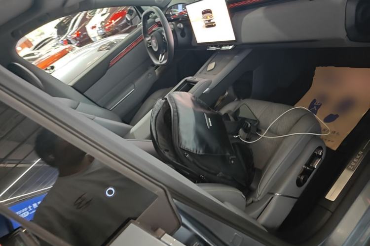 Used Zeekr 7X 2025 75 kWh Rear-Wheel Drive Intelligent Driving Version Right Front Seat