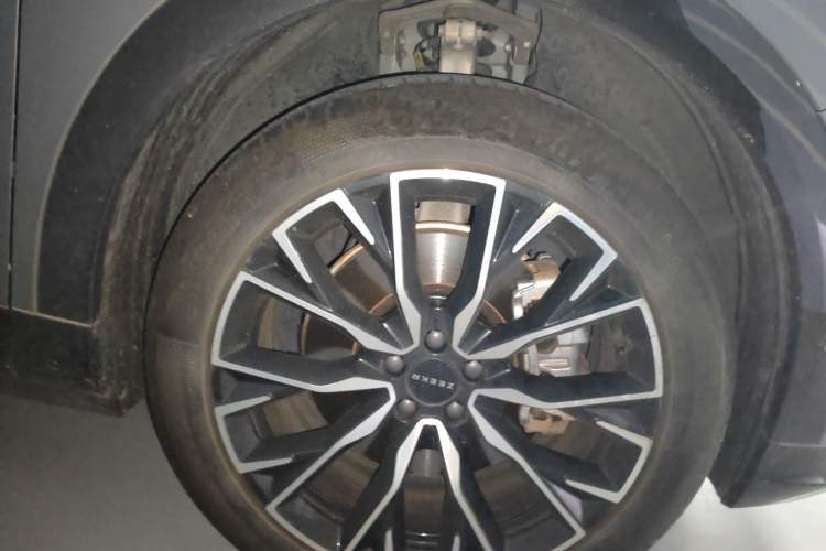 Used Zeekr 7X 2025 75 kWh Rear-Wheel Drive Intelligent Driving Version Right Front Wheel Hub