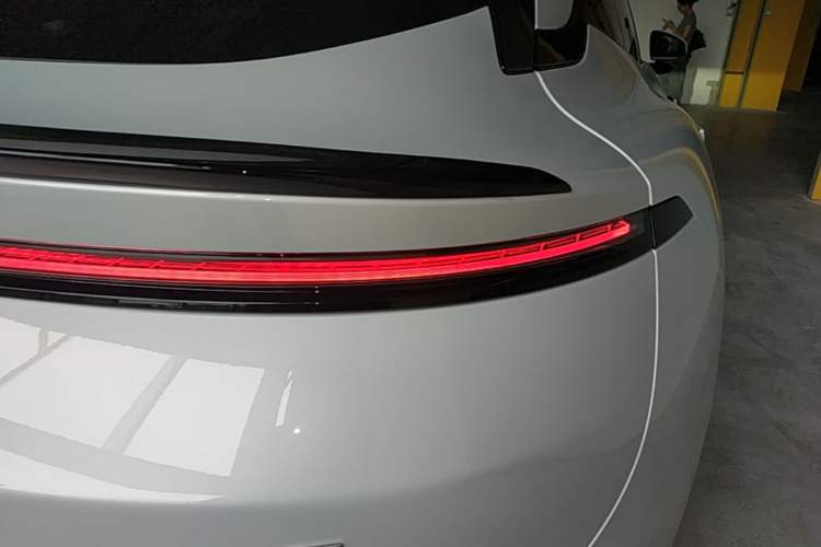 Used Zeekr 7X 2025 75 kWh Rear-Wheel Drive Intelligent Driving Version Right Rear Taillight