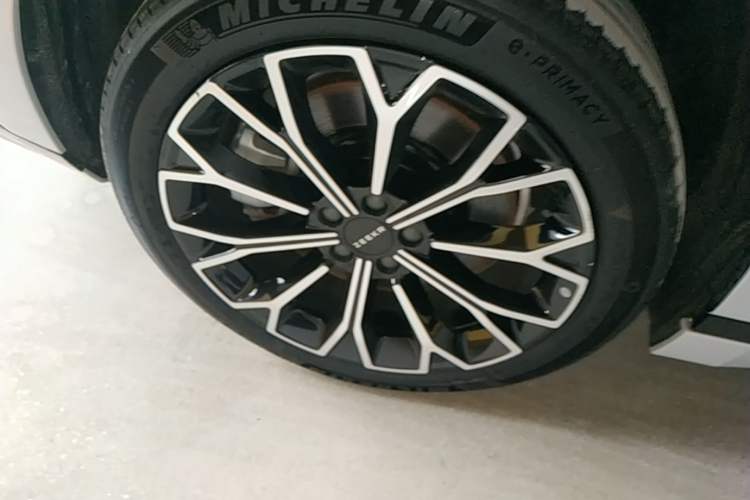 Used Zeekr 7X 2025 75 kWh Rear-Wheel Drive Intelligent Driving Version Right Rear Wheel Hub
