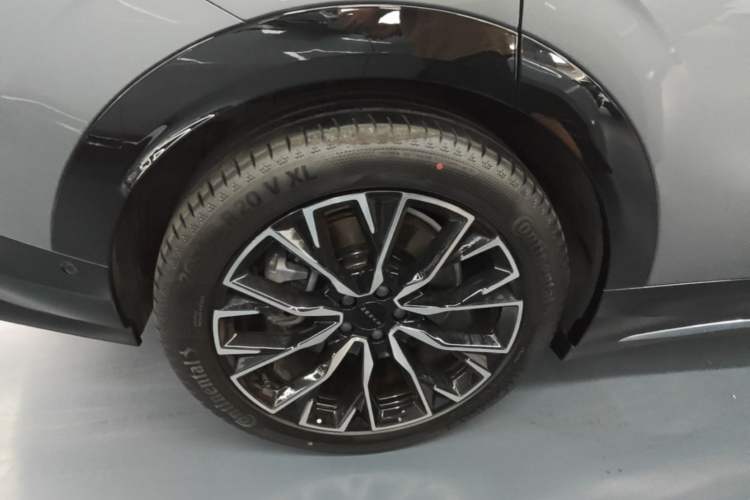 Used Zeekr 7X 2025 75 kWh Rear-Wheel Drive Intelligent Driving Version Right Rear Wheel Hub