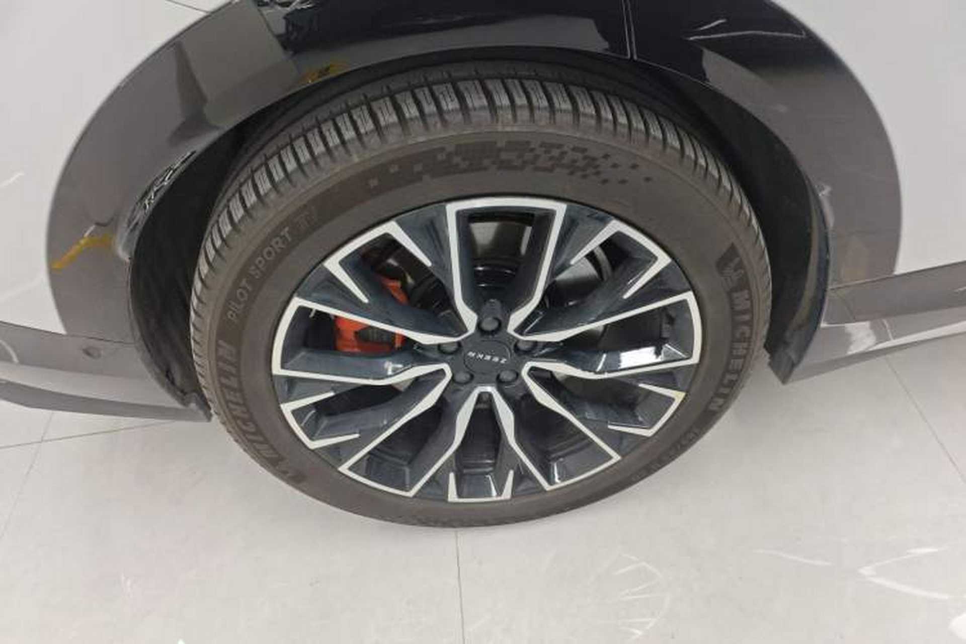 Used Zeekr 7X 2025 100kWh Long-Range All-Wheel Drive Intelligent Driving Version Right Rear Wheel Hub