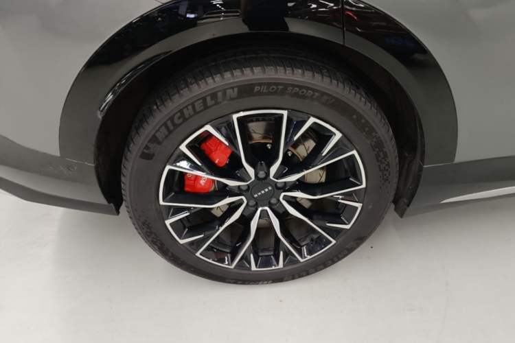 Used Zeekr 7X 2025 100kWh Long-Range All-Wheel Drive Intelligent Driving Version Right Rear Wheel Hub