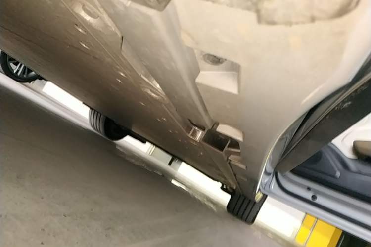 Used Zeekr 7X 2025 75 kWh Rear-Wheel Drive Intelligent Driving Version Right Side Sill