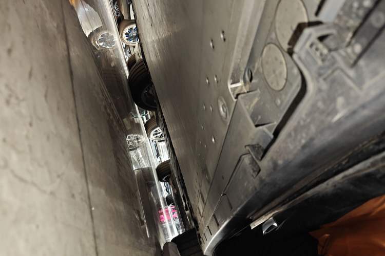 Used Zeekr 7X 2025 75 kWh Rear-Wheel Drive Intelligent Driving Version Right Side Sill