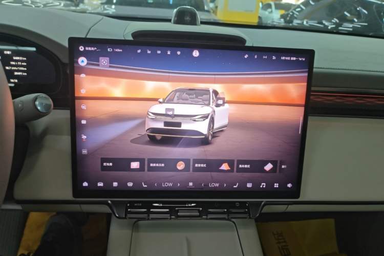 Used Zeekr 7X 2025 75 kWh Rear-Wheel Drive Intelligent Driving Version Audio And AC Panel