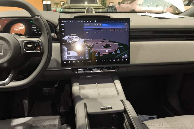 Used Zeekr 7X 2025 100 kWh Long-Range Rear-Wheel Drive with Intelligent Driving Features Audio And AC Panel