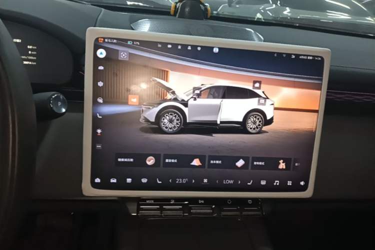 Used Zeekr 7X 2025 100 kWh Long-Range Rear-Wheel Drive with Intelligent Driving Features Audio And AC Panel