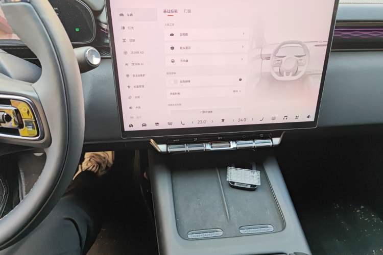 Used Zeekr 7X 2025 75 kWh Rear-Wheel Drive Intelligent Driving Version Audio And AC Panel