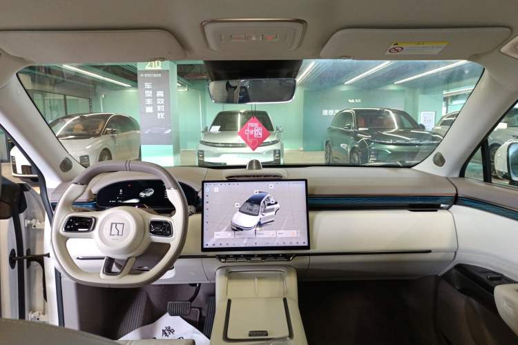 Used Zeekr 7X 2025 100kWh Long-Range All-Wheel Drive Intelligent Driving Version Center Console