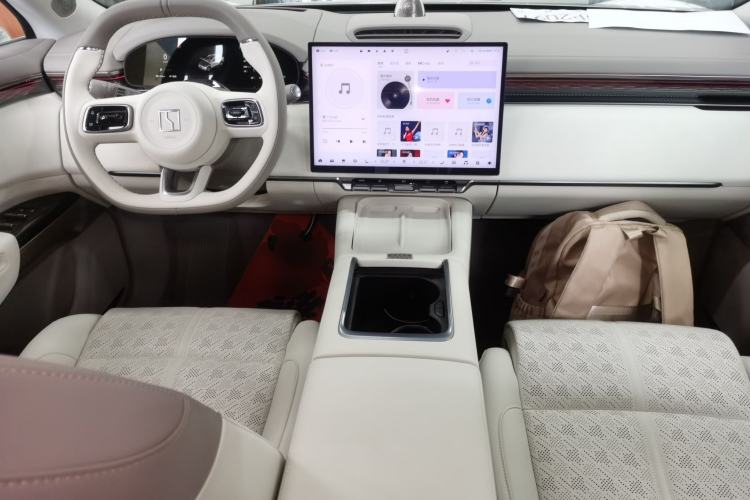 Used Zeekr 7X 2025 100 kWh Long-Range Rear-Wheel Drive with Intelligent Driving Features Center Console