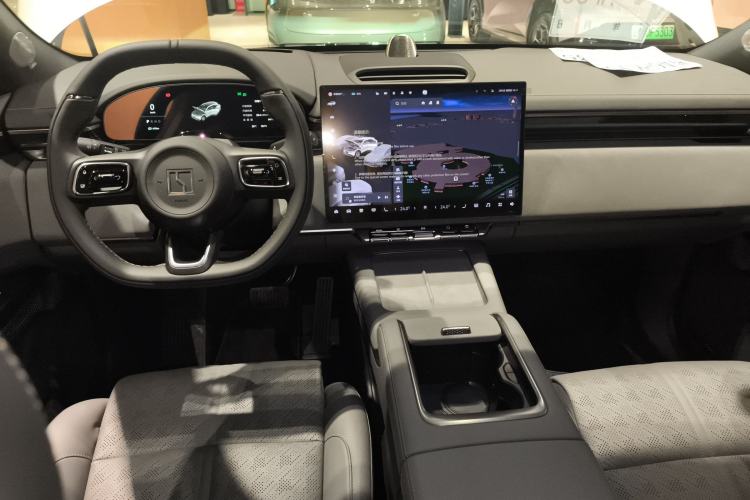 Used Zeekr 7X 2025 100 kWh Long-Range Rear-Wheel Drive with Intelligent Driving Features Center Console