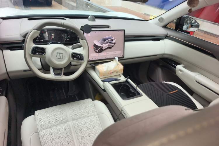 Used Zeekr 7X 2025 100kWh Long-Range All-Wheel Drive Intelligent Driving Version Center Console