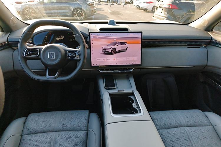 Used Zeekr 7X 2025 75 kWh Rear-Wheel Drive Intelligent Driving Version Center Console