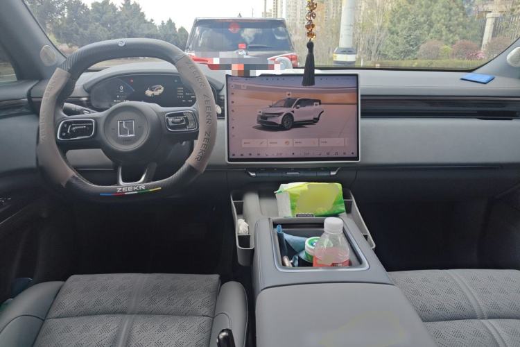 Used Zeekr 7X 2025 100kWh Long-Range All-Wheel Drive Intelligent Driving Version Center Console