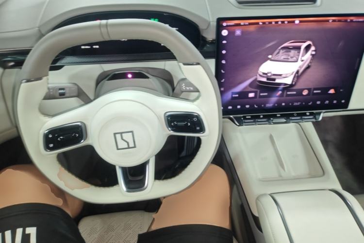 Used Zeekr 7X 2025 100kWh Long-Range All-Wheel Drive Intelligent Driving Version Center Console
