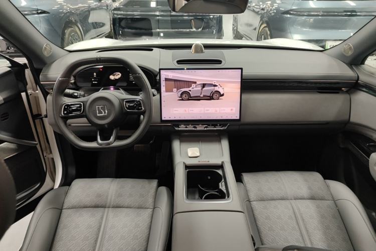 Used Zeekr 7X 2025 100 kWh Long-Range Rear-Wheel Drive with Intelligent Driving Features Center Console