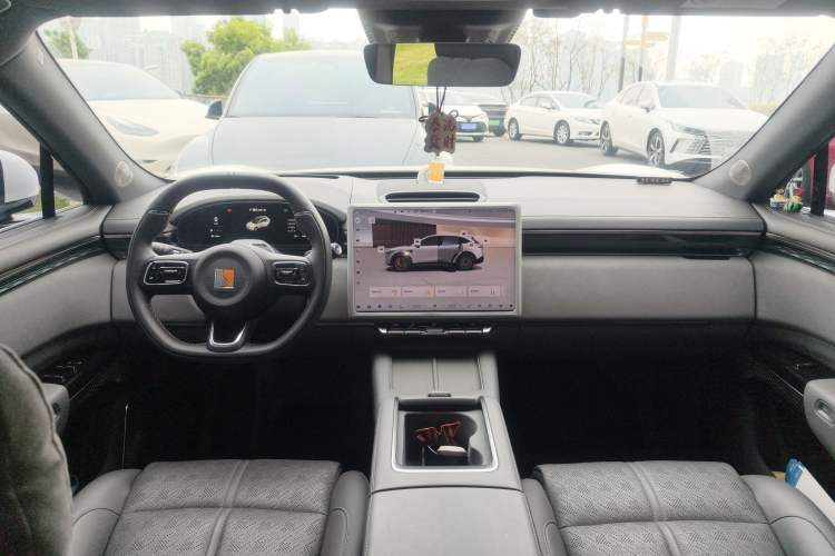 Used Zeekr 7X 2025 100 kWh Long-Range Rear-Wheel Drive with Intelligent Driving Features Center Console