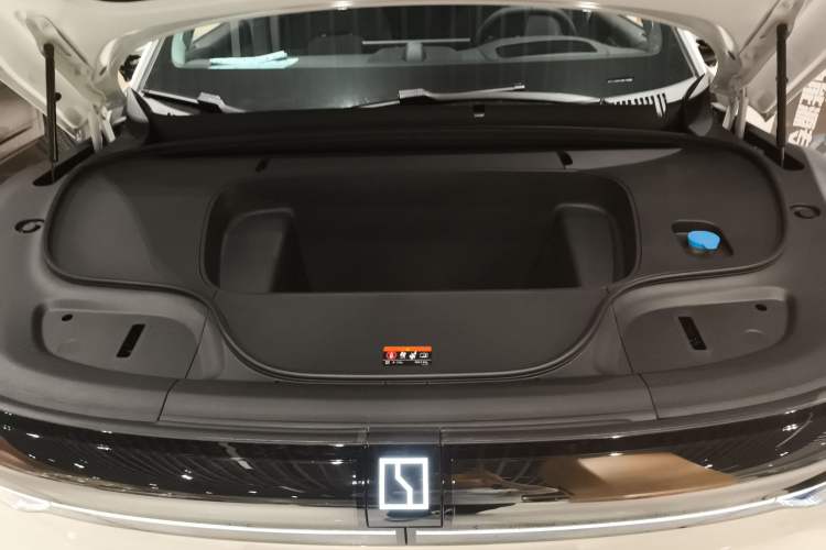 Used Zeekr 7X 2025 100 kWh Long-Range Rear-Wheel Drive with Intelligent Driving Features Engine Bay