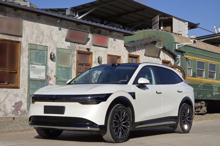 Used Zeekr 7X 2025 100 kWh Long-Range Rear-Wheel Drive with Intelligent Driving Features Exterior 1