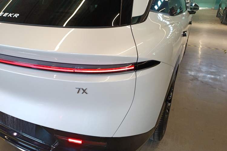 Used Zeekr 7X 2025 100kWh Long-Range All-Wheel Drive Intelligent Driving Version Exterior 3