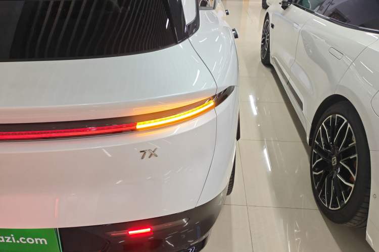 Used Zeekr 7X 2025 100kWh Long-Range All-Wheel Drive Intelligent Driving Version Exterior 3
