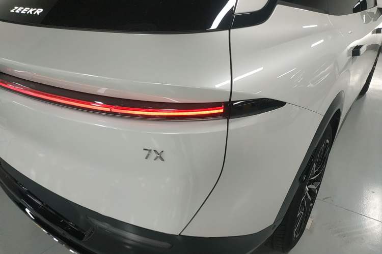 Used Zeekr 7X 2025 75 kWh Rear-Wheel Drive Intelligent Driving Version Exterior 3