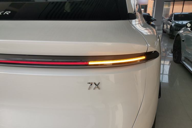 Used Zeekr 7X 2025 100kWh Long-Range All-Wheel Drive Intelligent Driving Version Exterior 3