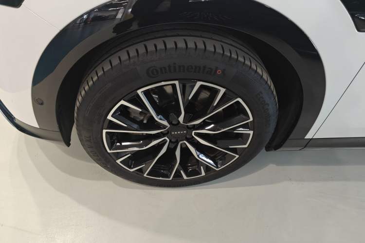 Used Zeekr 7X 2025 100 kWh Long-Range Rear-Wheel Drive with Intelligent Driving Features Exterior 4