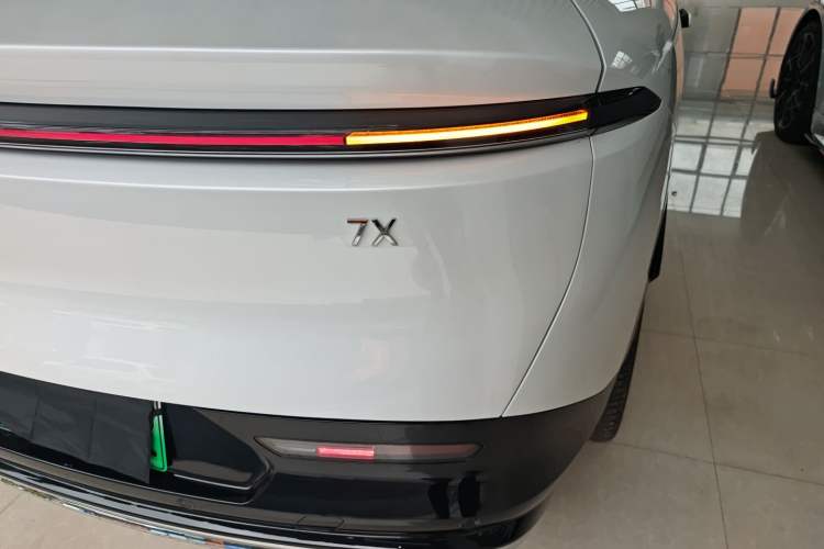 Used Zeekr 7X 2025 100kWh Long-Range All-Wheel Drive Intelligent Driving Version Exterior 6