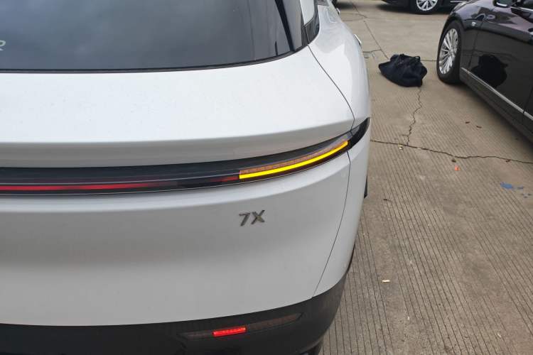 Used Zeekr 7X 2025 100kWh Long-Range All-Wheel Drive Intelligent Driving Version Exterior 6