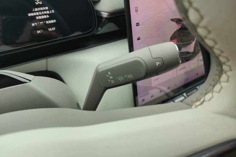 Used Zeekr 7X 2025 75 kWh Rear-Wheel Drive Intelligent Driving Version Gear Lever