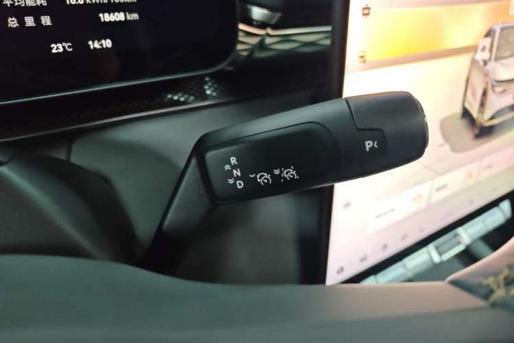 Used Zeekr 7X 2025 100 kWh Long-Range Rear-Wheel Drive with Intelligent Driving Features Gear Lever