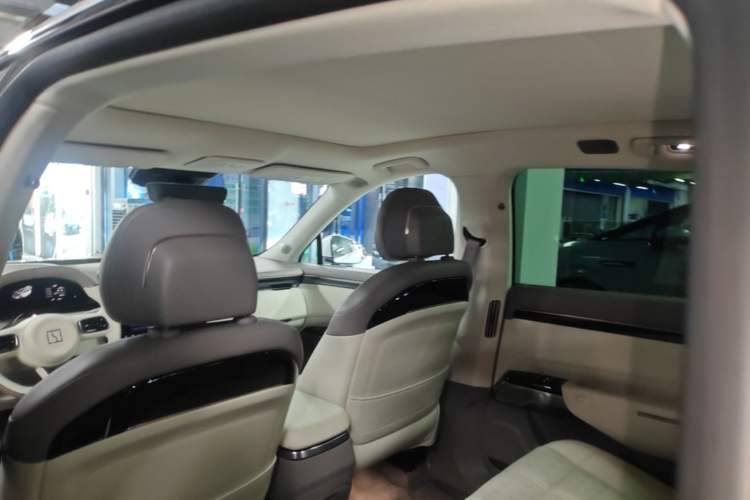 Used Zeekr 7X 2025 100kWh Long-Range All-Wheel Drive Intelligent Driving Version Headliner