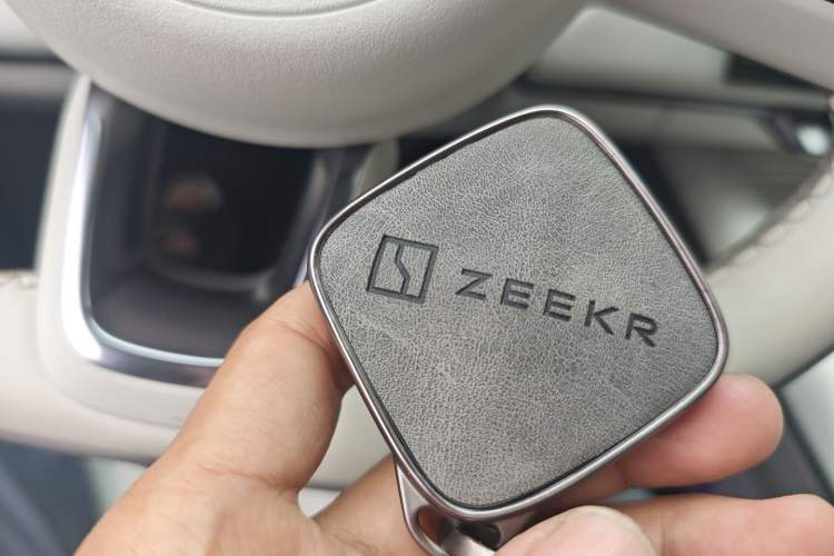 Used Zeekr 7X 2025 100 kWh Long-Range Rear-Wheel Drive with Intelligent Driving Features Interior 1
