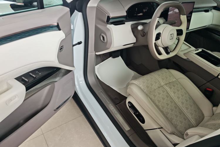 Used Zeekr 7X 2025 100kWh Long-Range All-Wheel Drive Intelligent Driving Version Interior 3