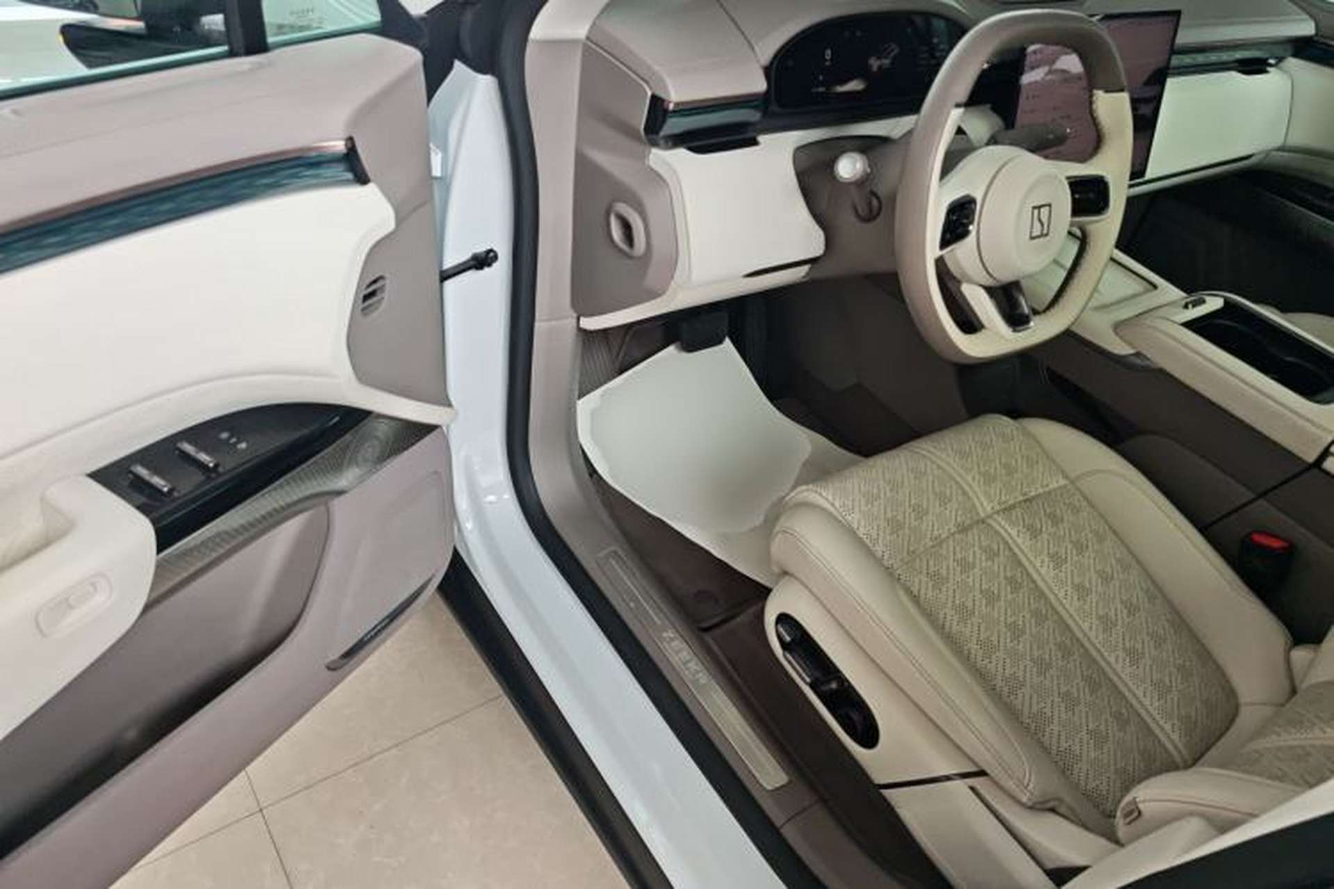 Used Zeekr 7X 2025 100kWh Long-Range All-Wheel Drive Intelligent Driving Version Interior 3