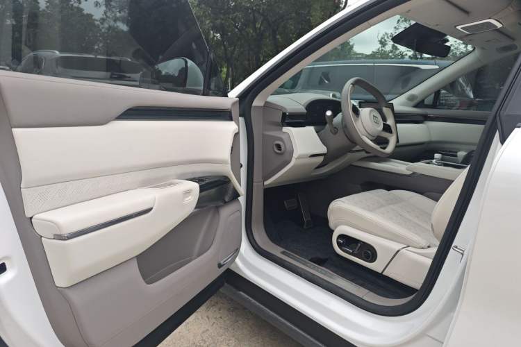 Used Zeekr 7X 2025 100 kWh Long-Range Rear-Wheel Drive with Intelligent Driving Features Interior 3
