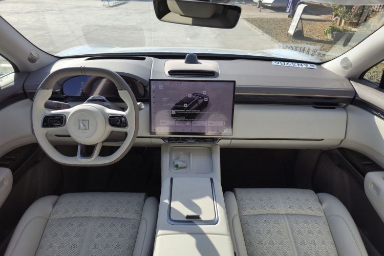 Used Zeekr 7X 2025 100 kWh Long-Range Rear-Wheel Drive with Intelligent Driving Features Interior 4