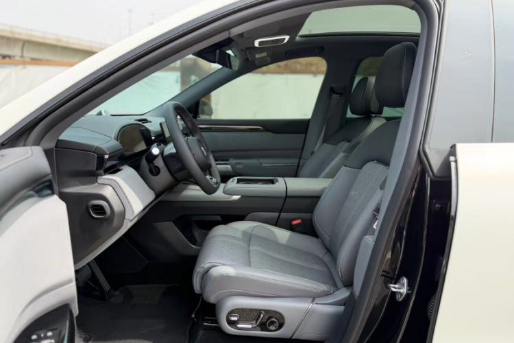 Used Zeekr 7X 2025 75 kWh Rear-Wheel Drive Intelligent Driving Version Interior 5