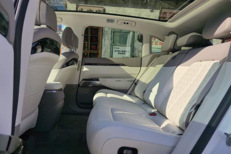 Used Zeekr 7X 2025 100 kWh Long-Range Rear-Wheel Drive with Intelligent Driving Features Interior 5