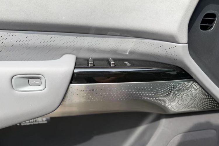Used Zeekr 7X 2025 75 kWh Rear-Wheel Drive Intelligent Driving Version Interior 6