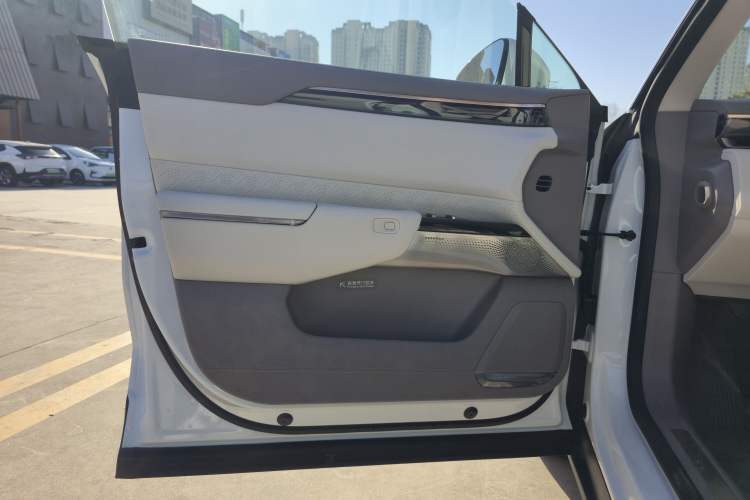 Used Zeekr 7X 2025 100 kWh Long-Range Rear-Wheel Drive with Intelligent Driving Features Interior 6