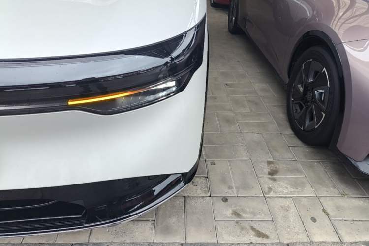 Used Zeekr 7X 2025 100 kWh Long-Range Rear-Wheel Drive with Intelligent Driving Features Left Front Headlight