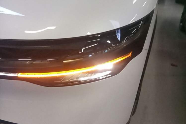 Used Zeekr 7X 2025 100 kWh Long-Range Rear-Wheel Drive with Intelligent Driving Features Left Front Headlight