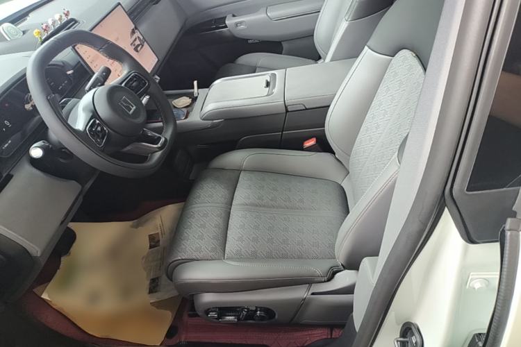 Used Zeekr 7X 2025 100 kWh Long-Range Rear-Wheel Drive with Intelligent Driving Features Left Front Seat
