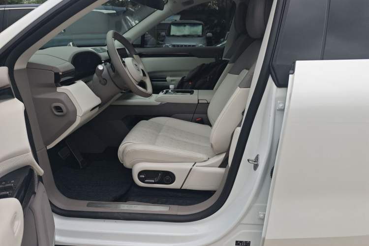 Used Zeekr 7X 2025 100 kWh Long-Range Rear-Wheel Drive with Intelligent Driving Features Left Front Seat