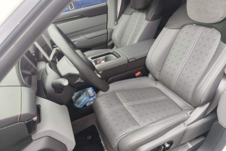 Used Zeekr 7X 2025 100 kWh Long-Range Rear-Wheel Drive with Intelligent Driving Features Left Front Seat