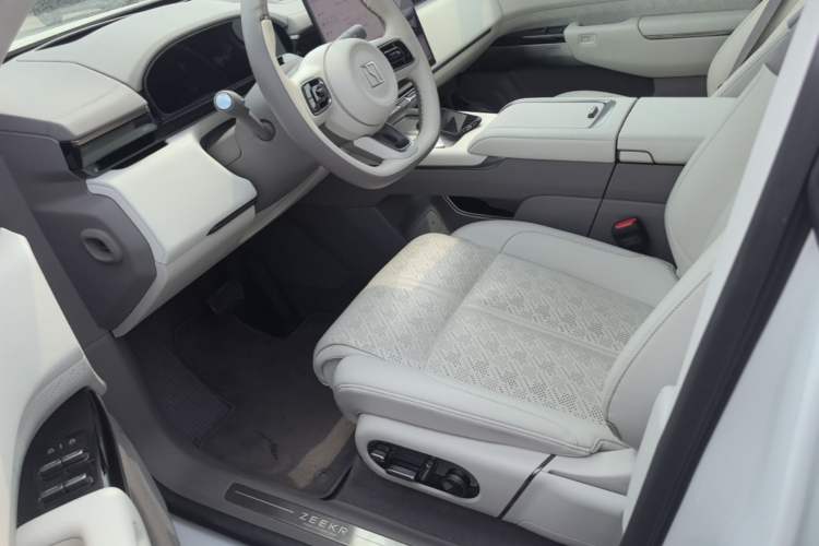 Used Zeekr 7X 2025 75 kWh Rear-Wheel Drive Intelligent Driving Version Left Front Seat