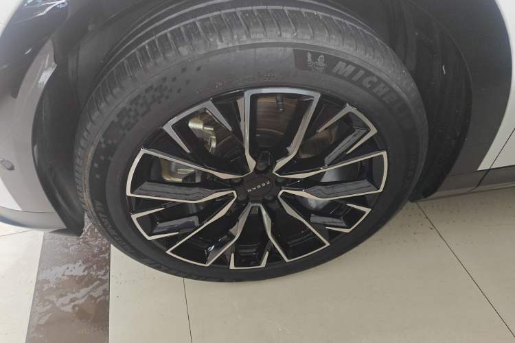 Used Zeekr 7X 2025 75 kWh Rear-Wheel Drive Intelligent Driving Version Left Front Wheel Hub